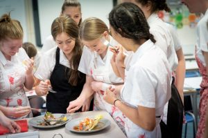 Fish Filleting Workshop with Cucina_by mggs students